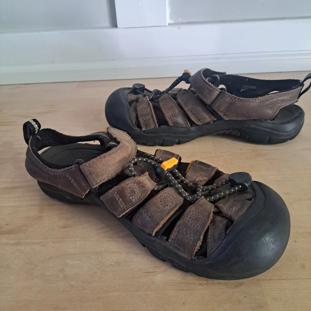 KEEN Brown Leather Waterproof Outdoor Sandals – Kids Size 3 (US) / EU 34